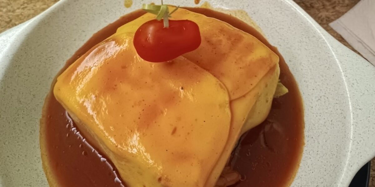 Porto, jako jedno z najbardziej nowoczesnych miast Portugalii, oferuje dziś pyszne i kreatywne wersje wegańskiej francesinhy w wegańskich restauracjach